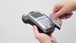 Encontró una tarjeta de crédito, la utilizó y lo descubrieron: fue detenido e imputado