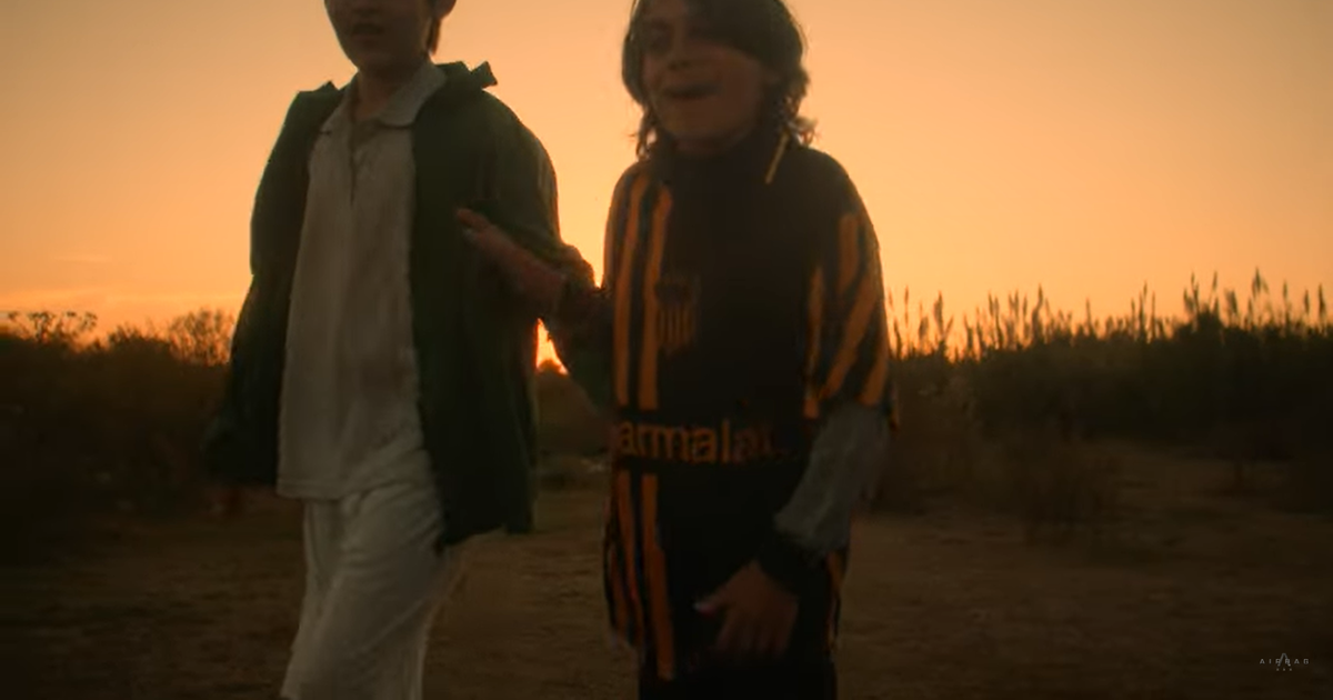 Hincha de Peñarol protagoniza video de Airbag y Enanitos Verdes