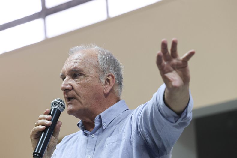 "La grieta acá es intelectual", dijo Richard Read al cuestionar el sistema educativo