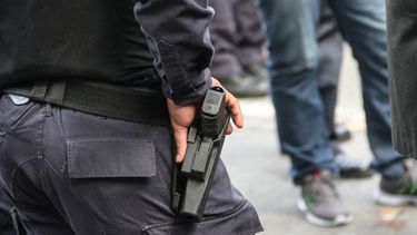 Delincuentes robaron una joyería en el Shopping de Tres Cruces