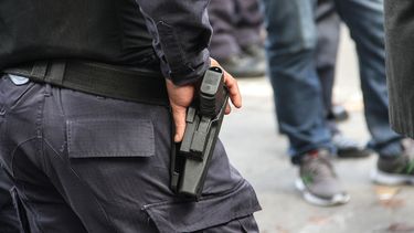 un delincuente fue abatido y otro detenido en el barrio penarol