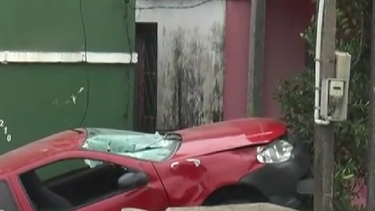 Joven se grabó mientras manejaba sin libreta y chocó contra una casa en Rivera