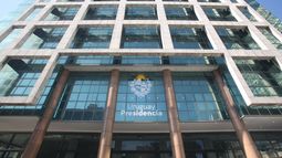 Presidencia está investigando quién solicitó el ingreso por excepción de dos rusos durante la pandemia, que se los señala como cómplices de Alejandro Astesiano.