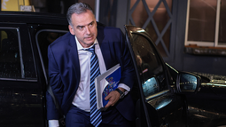 Operación de cataratas a Yamandú Orsi se realizó satisfactoriamente