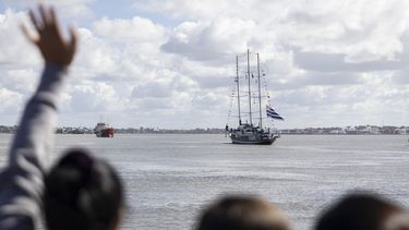 zarpo el capitan miranda desde montevideo para su viaje de instruccion numero 35