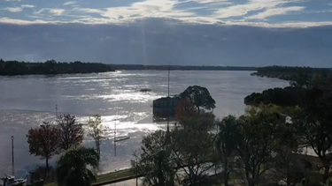 Salto: medio centenar de personas desplazadas por la crecida del río Uruguay; se teme que la cifra aumente