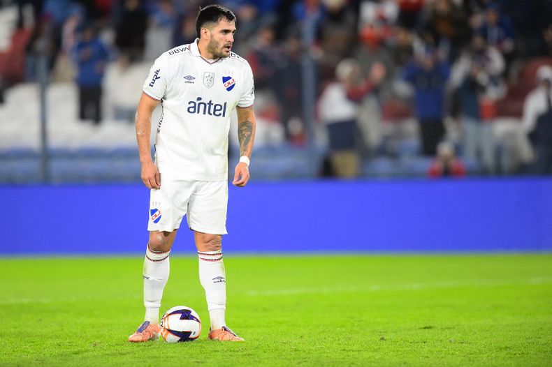 Nacional goleó a Cerro en el cierre del Apertura con una gran noche de Maxi Gómez