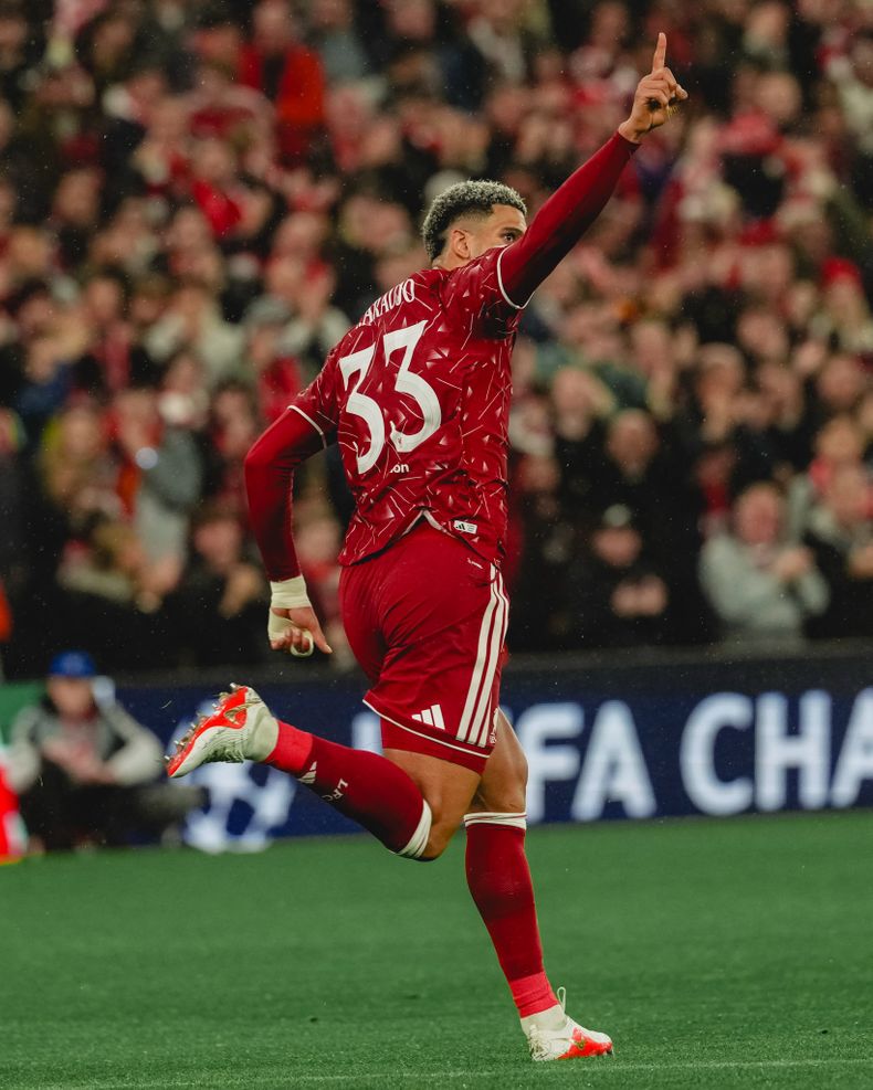 ronald-araujo-gol-liverpool