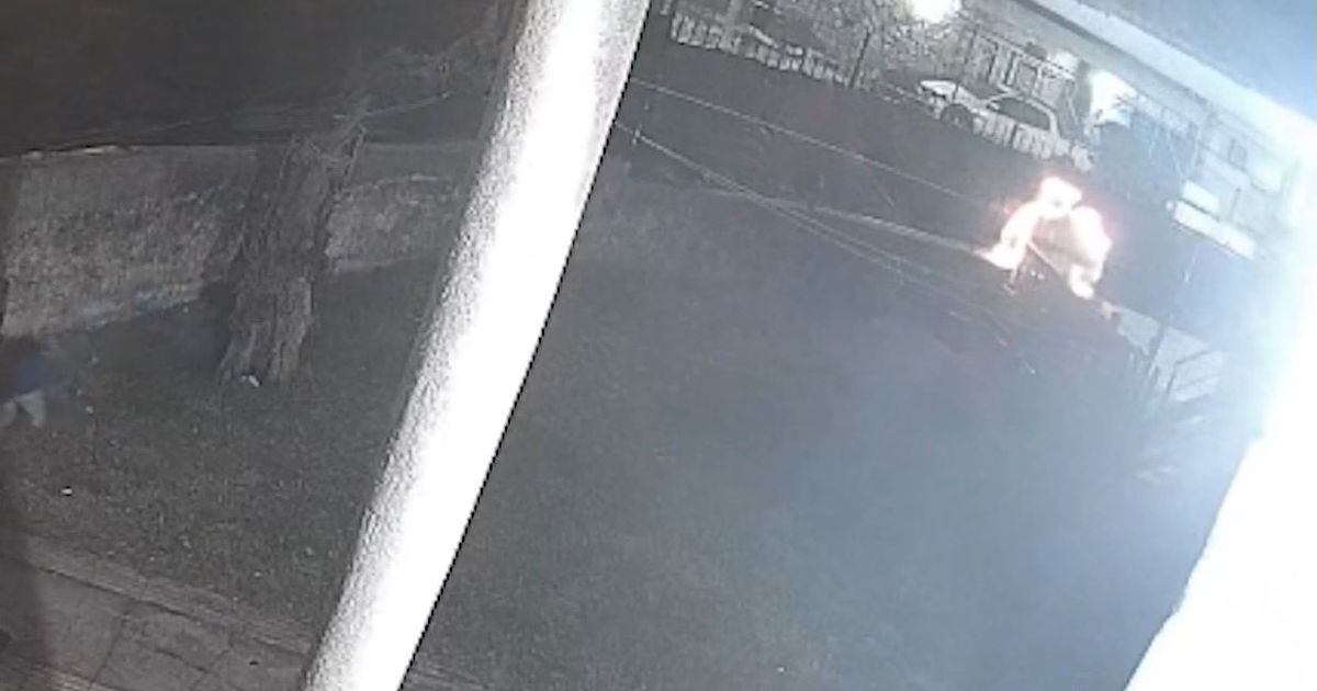 Vecinos denuncian ataque incendiario en vivienda del Mercado Modelo: prendieron fuego una malla sombra