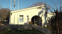 Piriápolis: apareció el cadáver de un hombre en descomposición con dos armas, una en cada mano