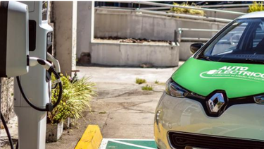 Crecen los autos eléctricos: la Unión de Vendedores de Nafta advierte posible impacto en combustibles y empleo.