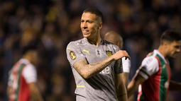 Kevin Méndez salió sentido en el empate entre Peñarol y Deportivo Maldonado.