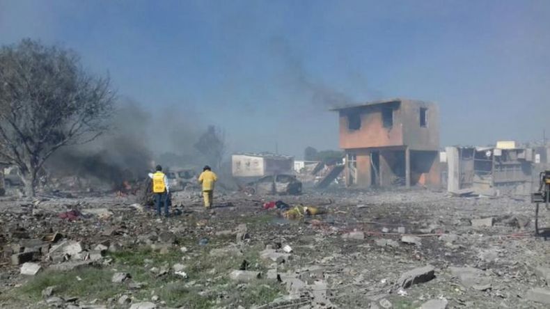 Al menos 19 muertos en explosión en fábrica de pirotecnia en México