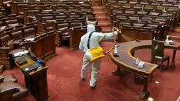 Así desinfectan el Parlamento durante una sesión de Diputados