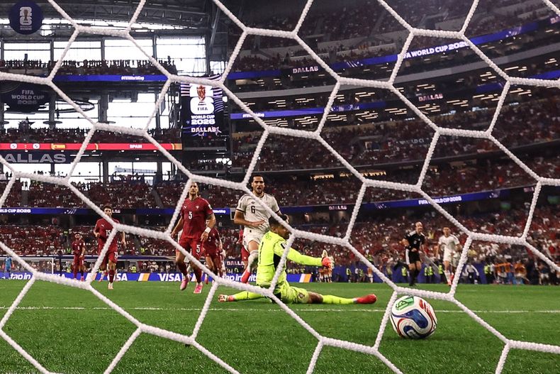 Con un gol en los descuentos, España venció a Portugal y se metió entre los ocho mejores del mundo
