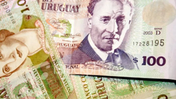 Pesos uruguayos.