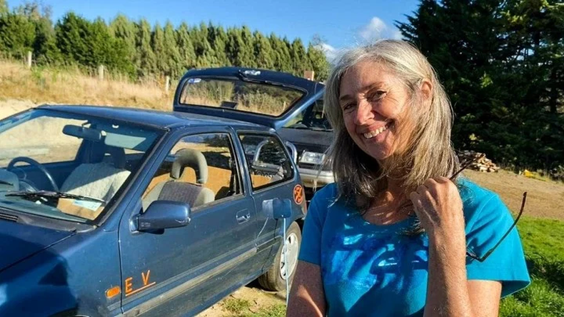 Rosemary, la abuela de 63 años que convirtió su auto.
