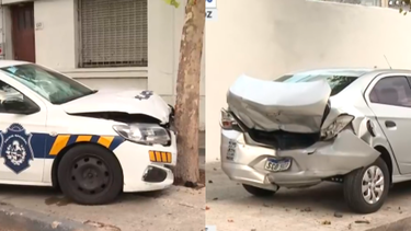 Patrullero chocó auto estacionado.