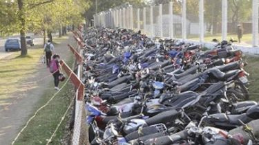 Motos incautadas: así es el programa que capacita jóvenes en mecánica, reciclaje y emprendedurismo