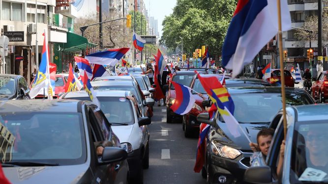Marcos Carámbula partió desde Colón en la caravana del Frente Amplio que recorrió Montevideo.