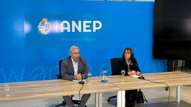 El presidente de ANEP, Robert Silva, y la directora (i) de Primaria, Olga de las Heras.