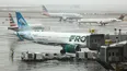 Al menos una persona murió y otras 12 resultaron heridas arrolladas por un avión en el aeropuerto de Denver Al menos una persona murió y otras 12 resultaron heridas arrolladas por un avión en el aeropuerto de Denver
