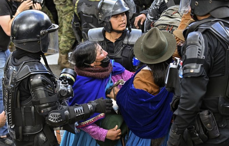 Los indígenas llevan varios días de protestas contra el gobierno de Lasso en Ecuador.