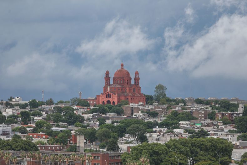 Un hombre fue herido de gravedad en el cuello en un confuso episodio en el Cerrito de la Victoria