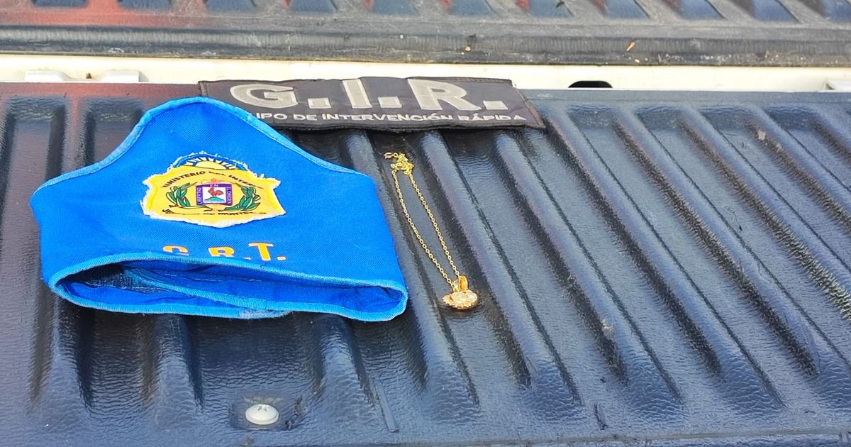 Le arrancaron una cadenita a una mujer de 75 años en Malvín: detienen a un mayor y a un menor