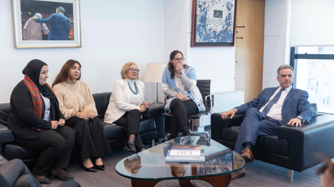 Yamandú Orsi recibió a integrantes de colectivos de mujeres por la paz en Medio Oriente