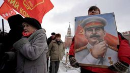Estatua de Stalin emerge en un pantano ruso luego de 60 años
