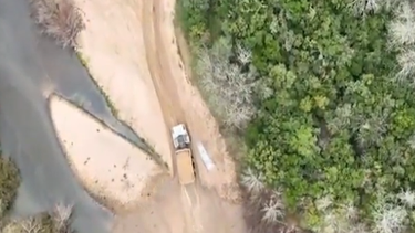 Extracción de arena del Río Santa Lucía.