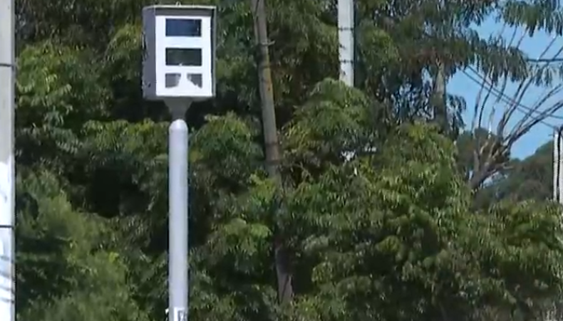 Cómo funcionan los radares por tramo que evalúa implementar el Ministerio de Transporte