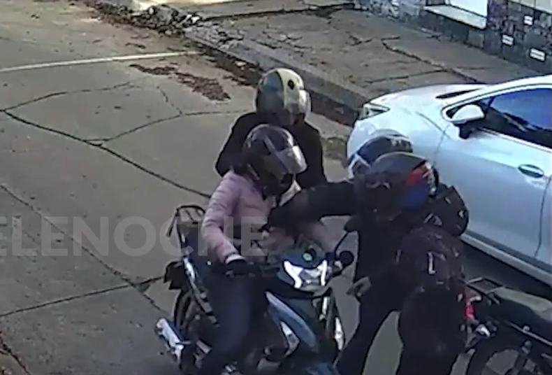 Detuvieron a dos personas que integrarían una banda que rapiñaba motos en Peñarol, La Paz y Las Piedras