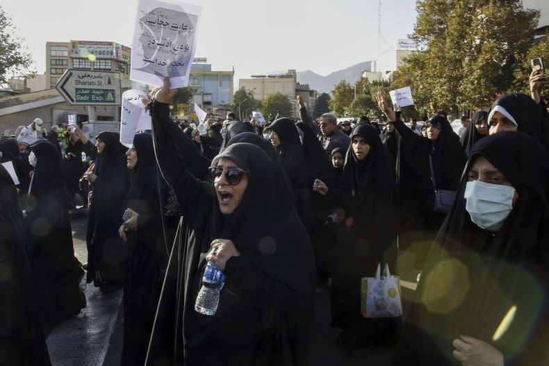 Los manifestantes volvieron a salir a las calles para denunciar la muerte de la joven Mahsa Amini en Irán.
