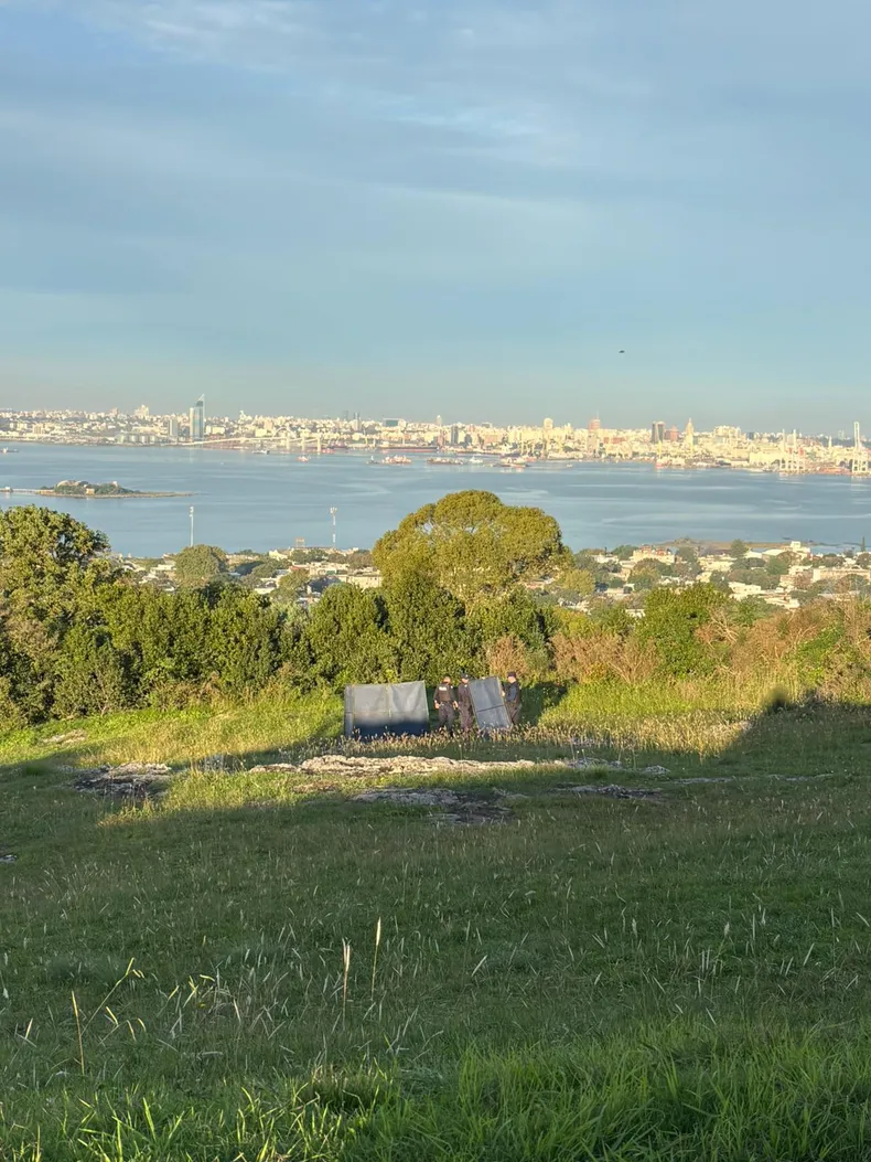 La Policía investiga el homicidio de un hombre que fue hallado maniatado y calcinado en la falda del Cerro