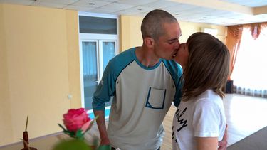 Celebraron su boda pese a la invasión rusa.