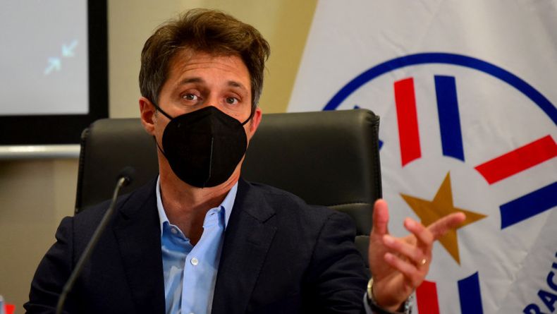 Barros Schelotto asume y trata de infundir optimismo en Paraguay