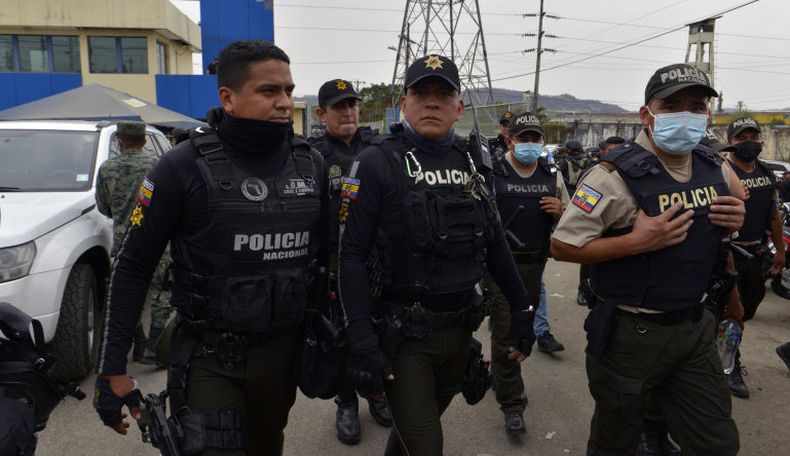 Hallan siete presos muertos en cárcel de Ecuador donde ocurrió masacre