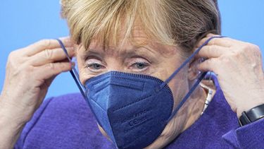 Merkel dice que restricciones en Alemania contra Covid ya no son suficientes
