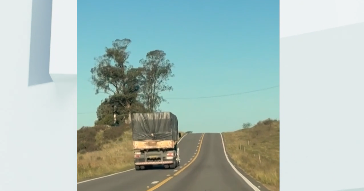 Policía Caminera investiga para dar con el conductor del camión que condujo a contramano en Cerro Largo