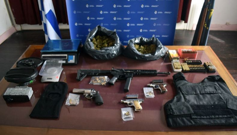 Policía de Maldonado incautó armas, municiones y drogas en una vivienda