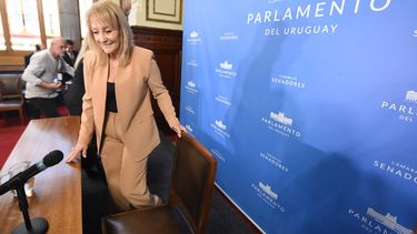 Polémica por declaración del FA en respaldo a Carolina Cosse: Cuidar las formas y argumento infantil