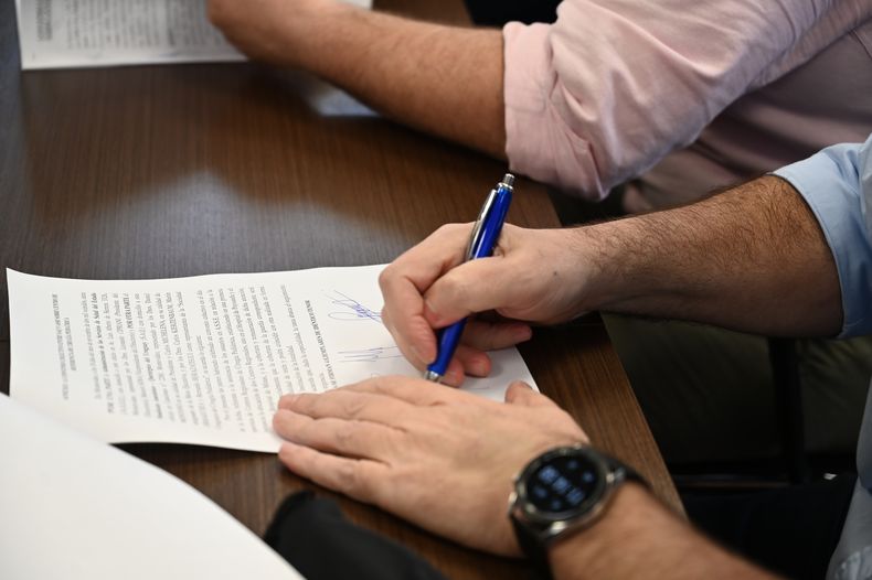 ASSE firmó convenio para dos nuevos centros de cirugía pediátrica.