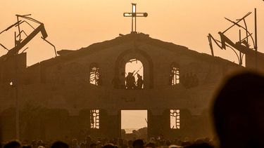 Varias decenas de fieles asistieron el jueves a una misa en memoria de las víctimas del incendio.