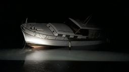 Un navegante fue rescatado tras encallar en aguas del Río Santa Lucía