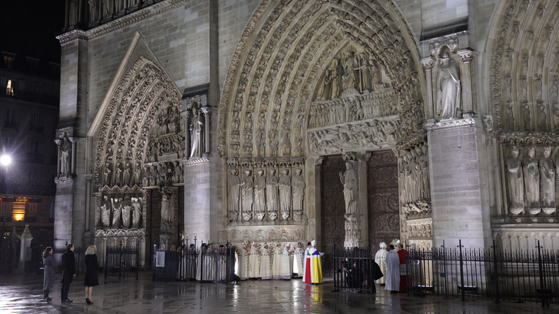 notre-dame-apertura.webp