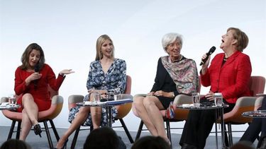 Abucheos para Ivanka Trump ante Merkel