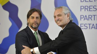 Tenso cruce entre Lacalle Pou y Fernández en cumbre Mercosur