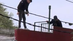 Abrí la puerta del fondo y había un hombre sentado en el árbol: el relato de vecino tras rapiña en Atahualpa
